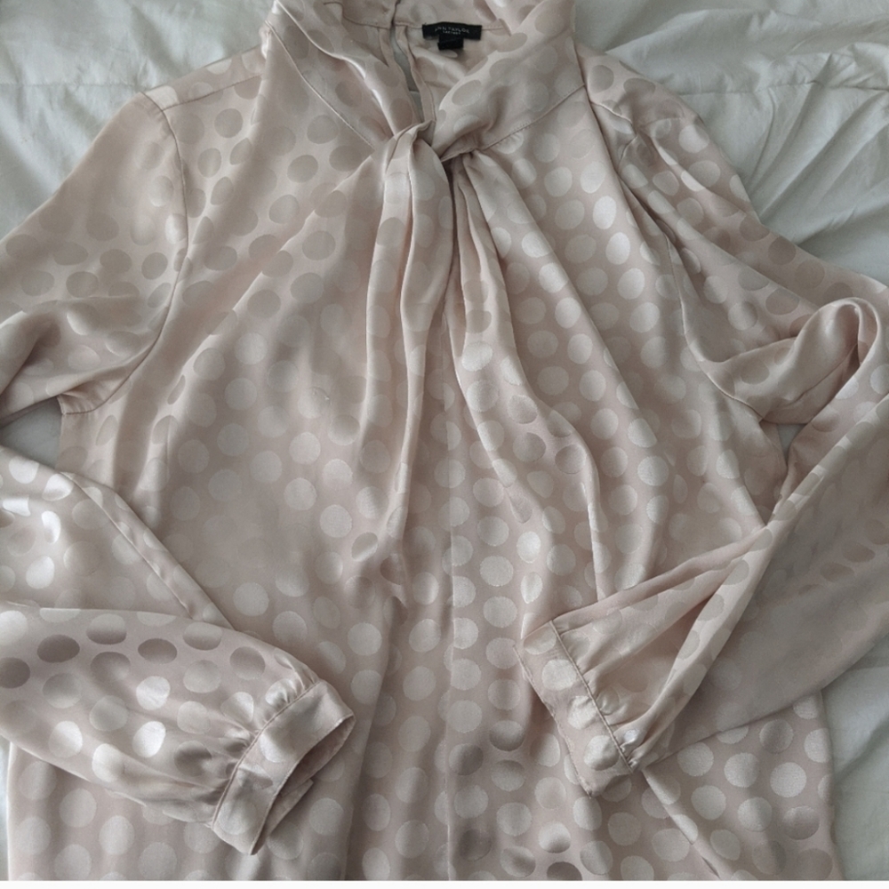 3/$25 Ann Taylor Polka Dot "Satin-silk"Shirt